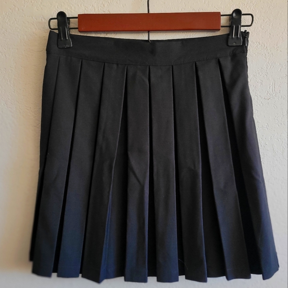 Black Pleated Mini Skirt (NWOT)